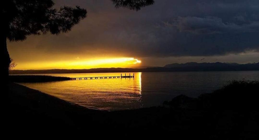 Lago Blue Apartment Sirmione Esterno foto