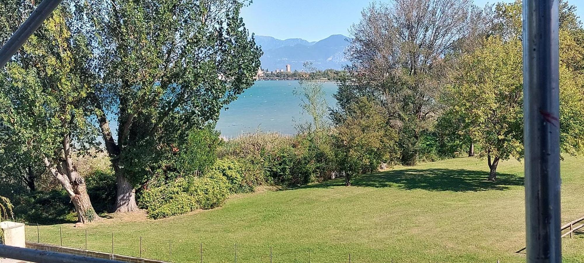 Lago Blue Apartment Sirmione Esterno foto